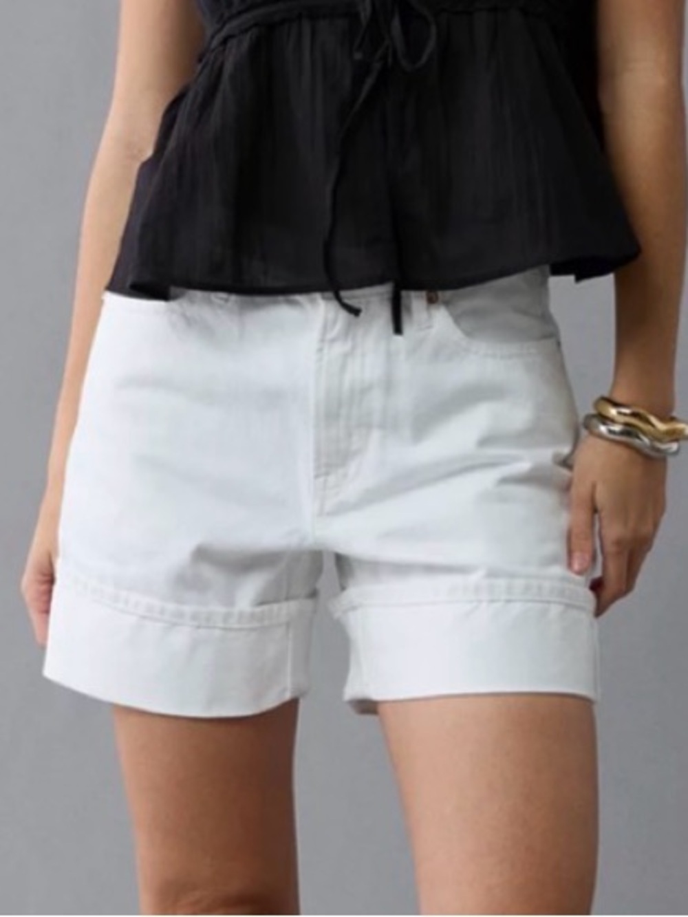 AMERICAN EAGLE WHITE STRIGID DENIM CUFFED SHORTS SZ 4